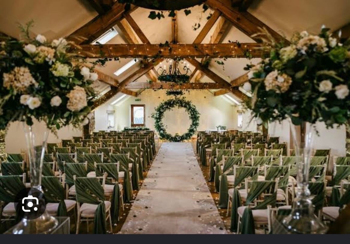 Elegant wedding table setting with florals